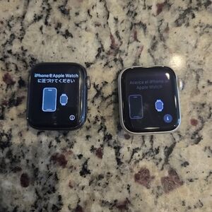 Apple Watchs... (Silver, Apple SE)  (Black, Apple Series 6)